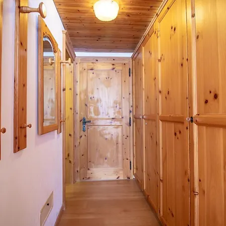 La Ghetto By 아로사